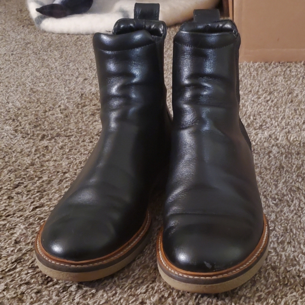 Everlane Black Chelsea Boots size 8.5